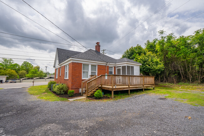 Building Photo - 2010 Platt Springs Rd