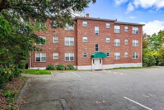 Building Photo - 172 Newton St