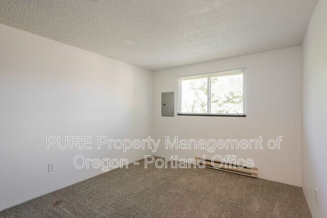 Building Photo - 14212 NE Sandy Blvd