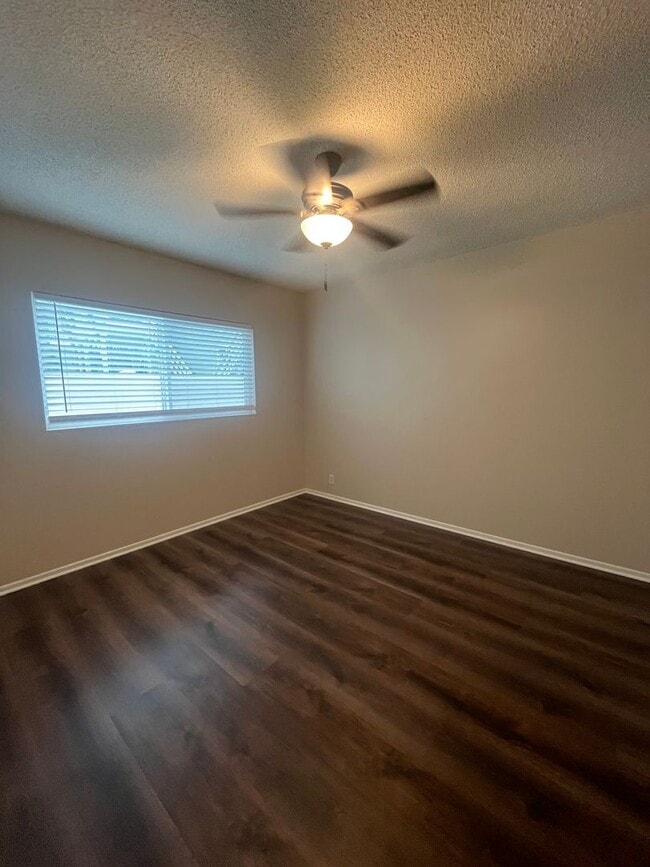 Building Photo - Ocean Blvd. 1 bedroom Condo