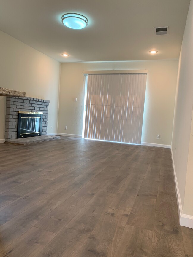 Family room - 35249 Lancero St