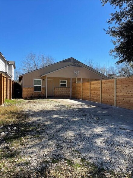 Building Photo - 1115 Brookswood Ave