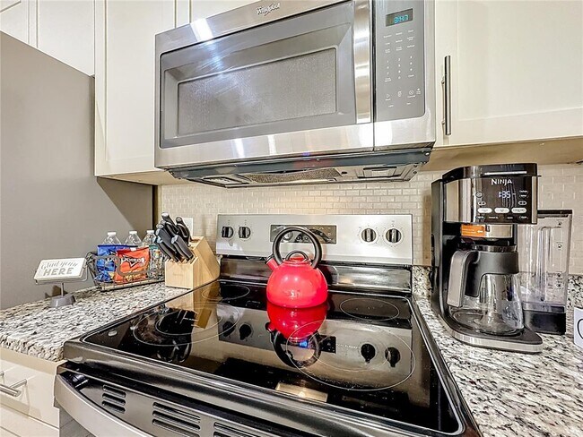 Building Photo - 8986 Shine Dr