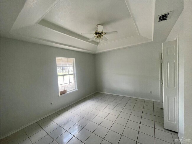 Building Photo - 15 Kimberly Ln