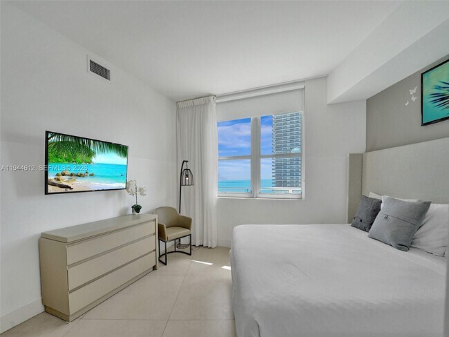 Building Photo - 4111 S Ocean Dr