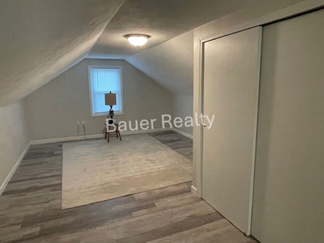 Building Photo - Immaculate Three Bedroom Home