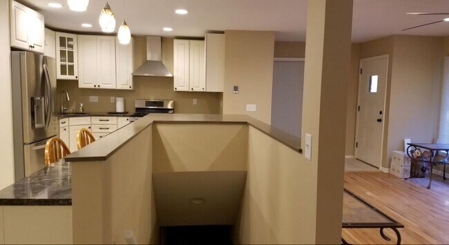 Building Photo - 10131 Girard Ave S