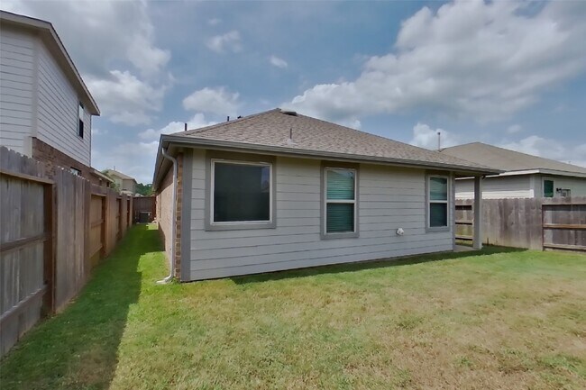 Building Photo - 210 Pine cavern dr