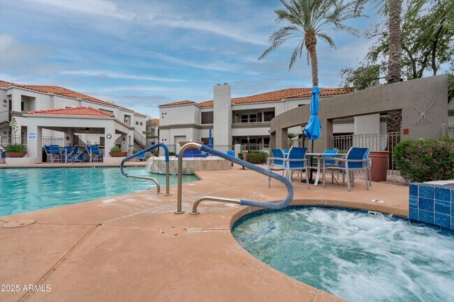 Building Photo - 11375 E Sahuaro Dr