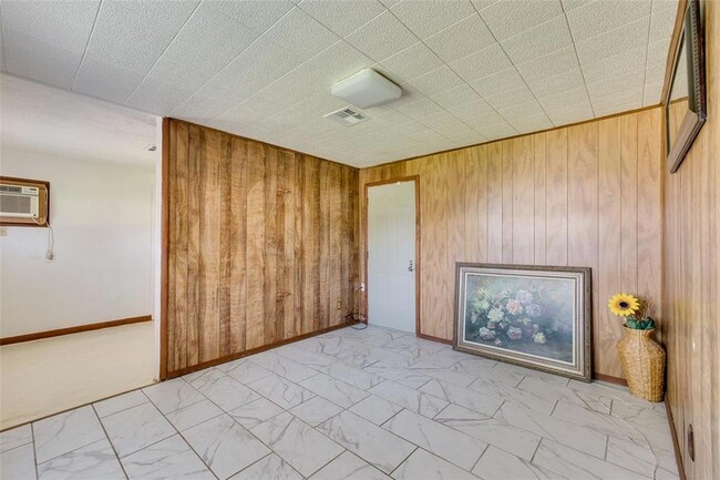 Building Photo - 745 SE 42nd St