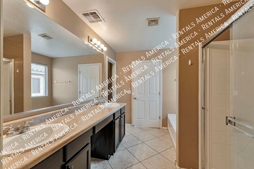 Building Photo - 445 W Corte Planga