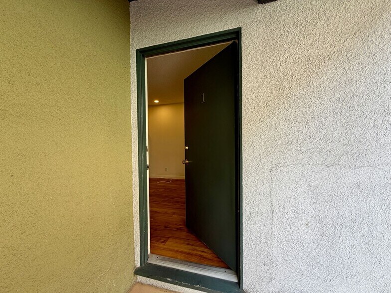 Building Photo - 12618 Pacific Ave