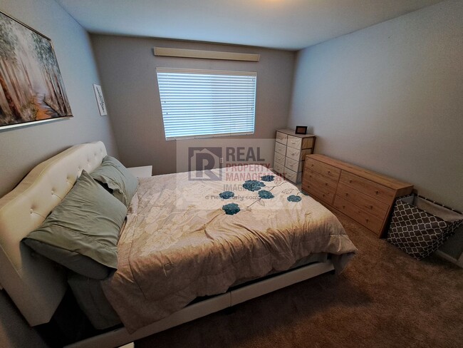 Building Photo - Fully Furnished *SHORT TERM RENTAL* (3-6 M...