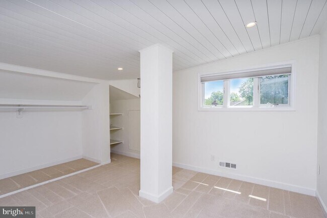 Building Photo - 2962 Strathmeade St
