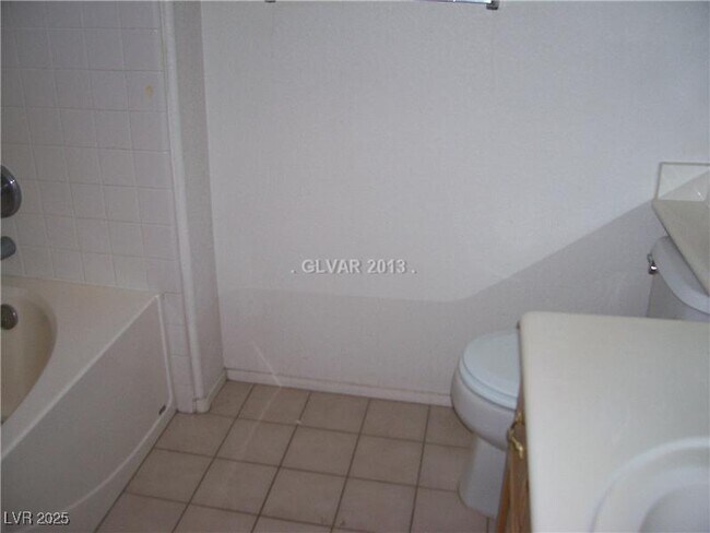 Building Photo - 1774 Silver Knoll Ave