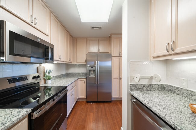 Building Photo - 1 Towers Park Ln