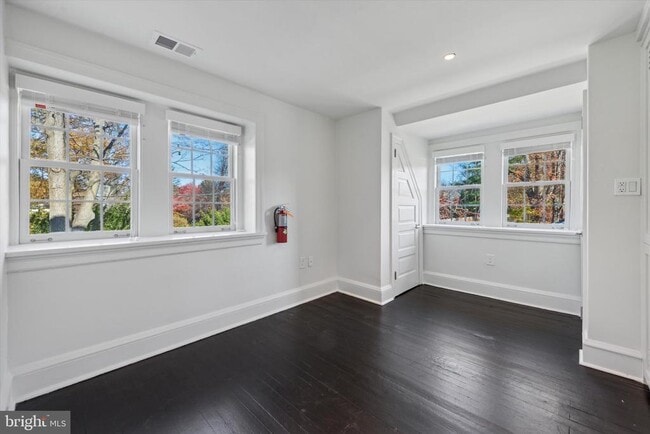 Building Photo - 767 Newtown Rd