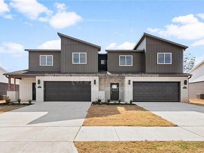 Building Photo - 720 Sun Meadow Dr