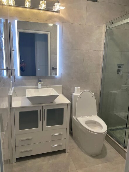 Building Photo - 1419 N Elderberry Ave