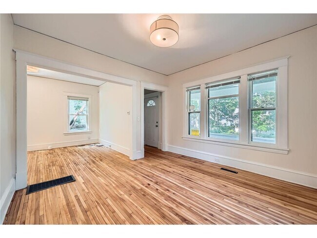 Building Photo - 3014 N Humboldt Ave