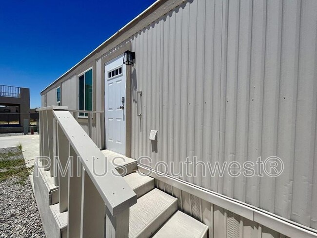 Building Photo - 437 Riverfront Dr
