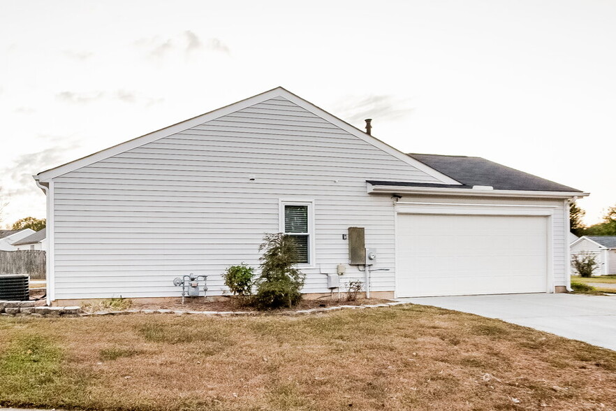 Building Photo - 3242 Hawick Commons Dr