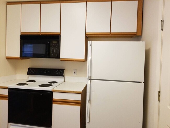 Building Photo - 1706/1708peni