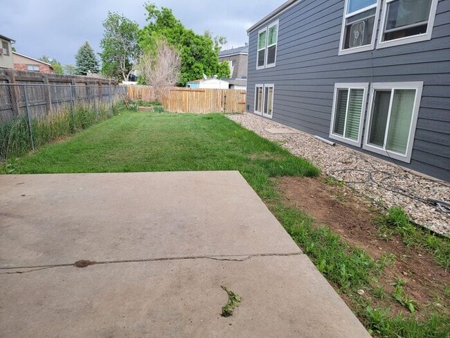 Building Photo - Move -In Incentives - Pick 1 - 2 Weeks Free, $100 Off or Flexible Lease Dates! 2 Bed, 1 Bath apar...