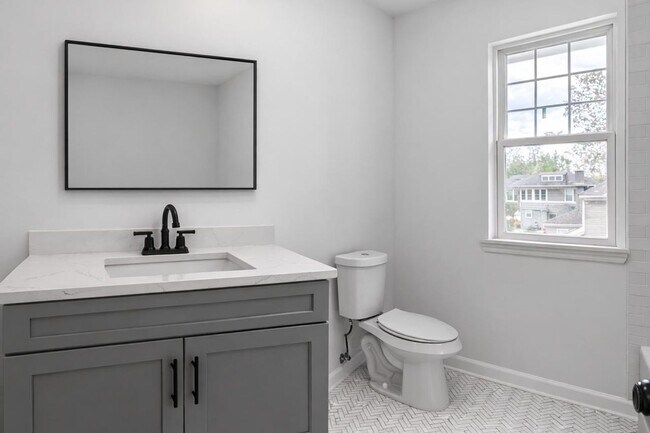 Building Photo - Elegant Midtown Memphis Single-Family Home for Lease