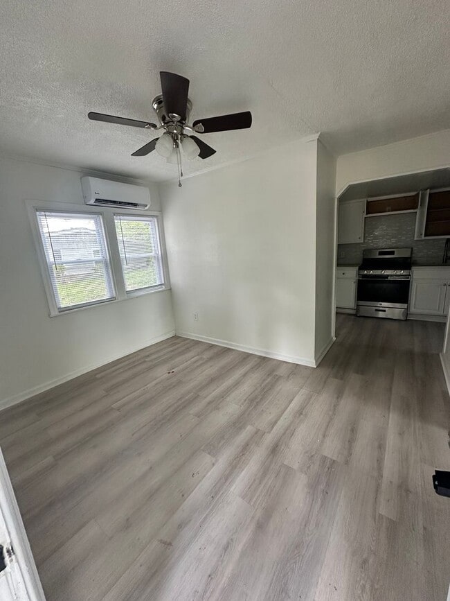 Building Photo - Cozy Beach Bungalow