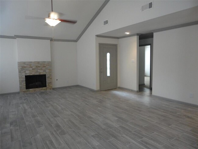 Building Photo - 12800 Briar Forest Dr