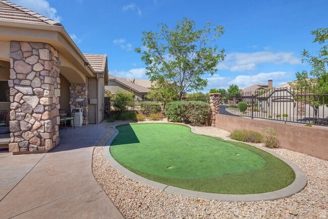 Building Photo - 1922 N Pebble Beach Dr