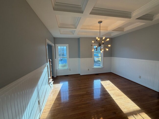 Building Photo - Spacious Home in Desirable SW Roanoke Location