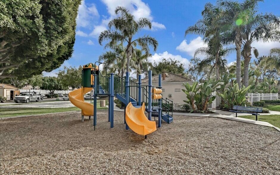 Building Photo - 400 Sanibelle Cir
