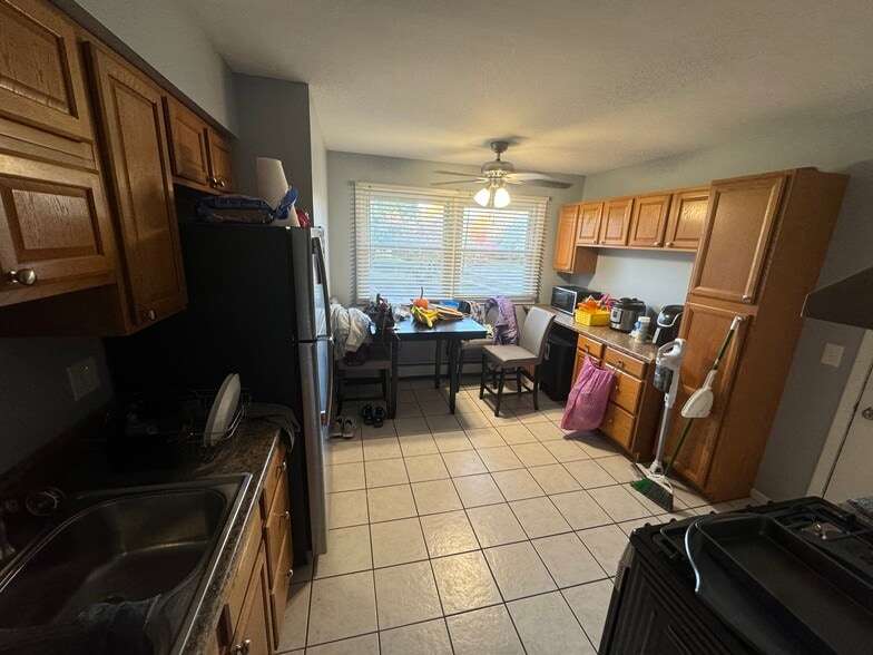 Building Photo - 9 N Whispering Hills Dr