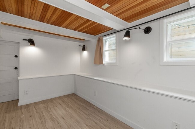 Building Photo - 5155