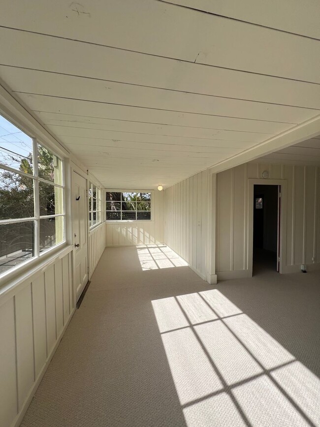 Building Photo - Beach Bungalow / Walking distance to the b...