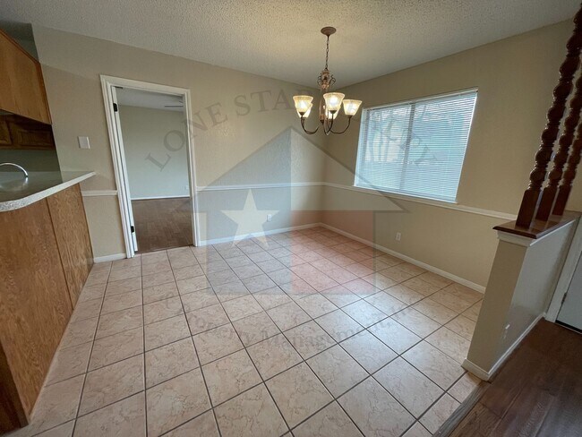 Building Photo - 1303 August Dr