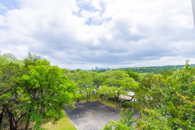 Building Photo - South Austin Gem: Cozy 2BR Home with Stunning Downtown Views, Minutes from Barton Creek Greenbelt!