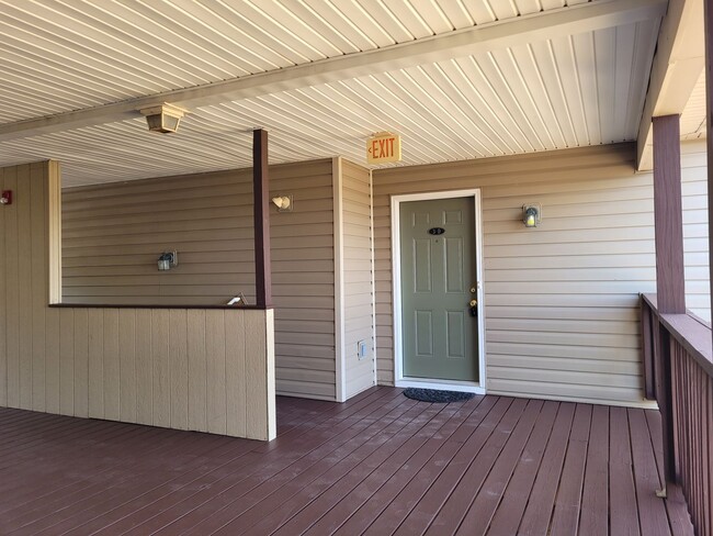 Building Photo - 670 Bassett Dr