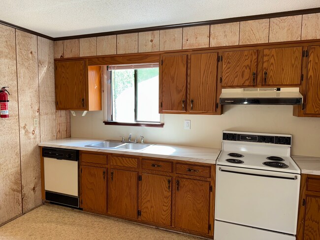 Building Photo - Oak Ridge Apartments