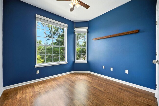 Building Photo - Bright Top-Floor Condo in Resort-Style Gated Community