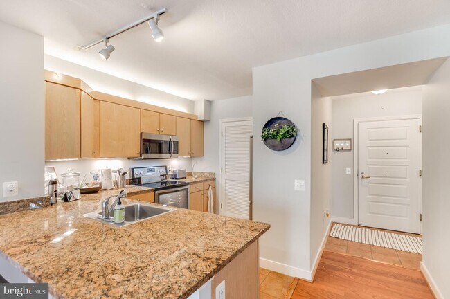 Building Photo - 616 E Street NW Unit 321