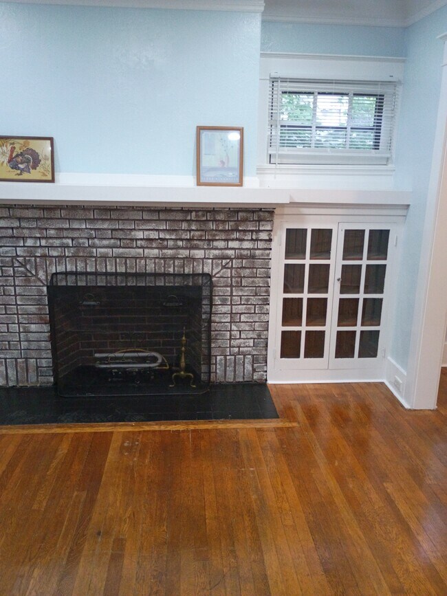 Building Photo - 35 Woodcrest Ave