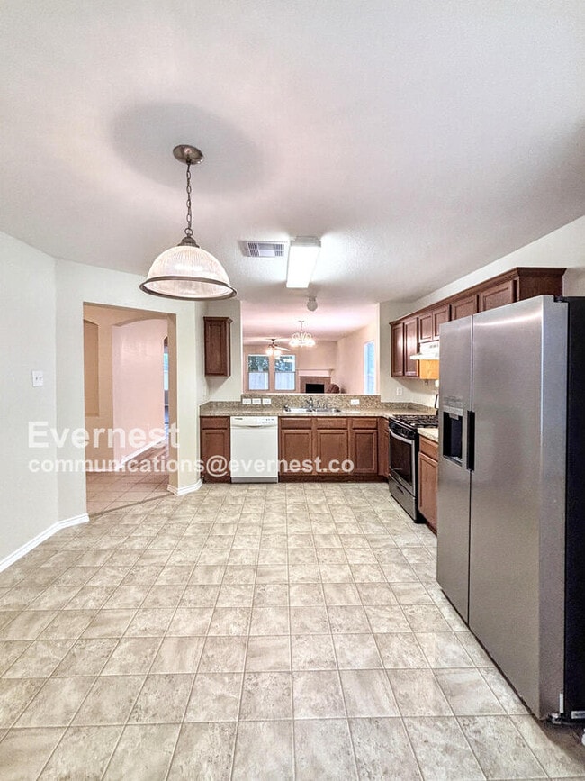 Building Photo - 122 Golden Oak Dr