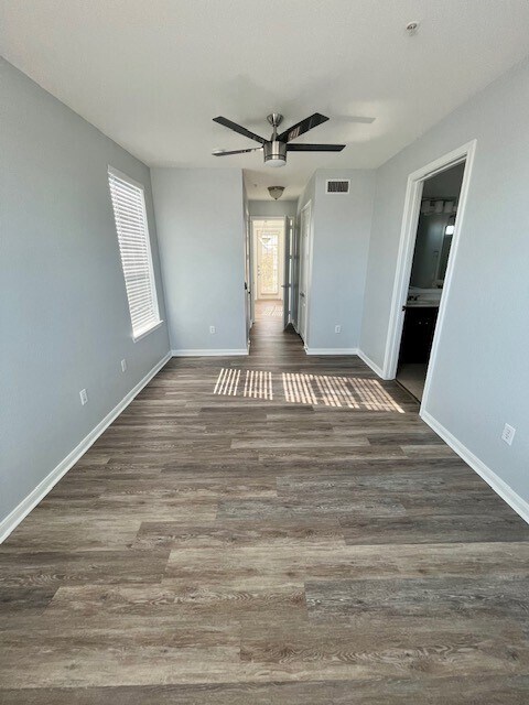 Building Photo - 7575 Kirby Dr