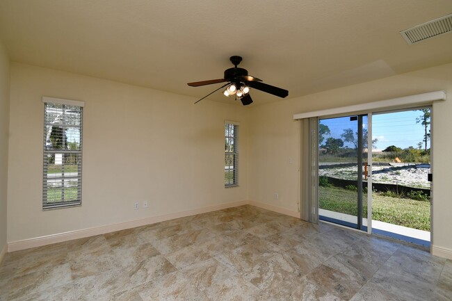 Building Photo - 2 Bed, 2Bath 2 Car Garage  With many extra...