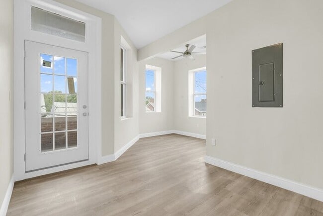 Building Photo - 18 N Main St