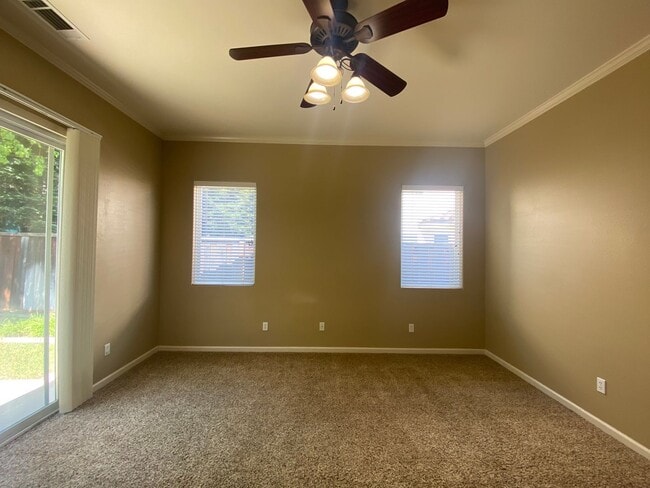 Building Photo - 4 bedroom in Paso Robles