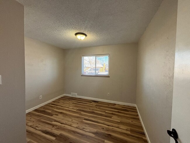 Building Photo - 3 Bed, 1 Bath Home for Rent, Available Now!